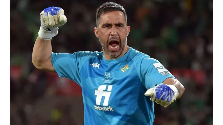 Claudio Bravo jugando con el Betis