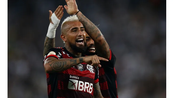Arturo Vidal celebrando con el Flamengo