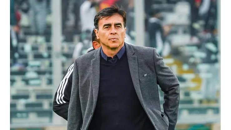 Gustavo Quinteros no se ve fuera de Colo Colo para la próxima temporada.
