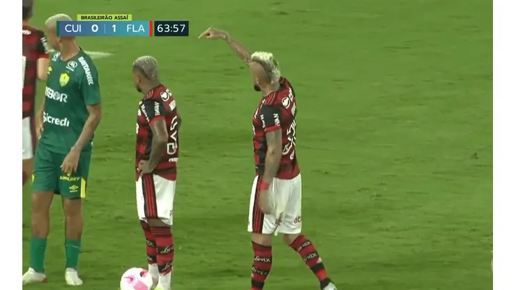 Vidal MasterClass: El King cedió su penal pese a los cánticos del hincha de Flamengo.