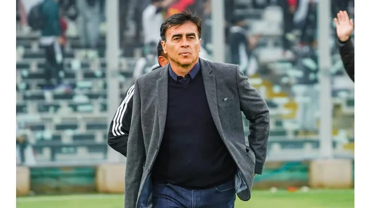 Gustavo Quinteros se muestra conforme tras el empate de Colo Colo