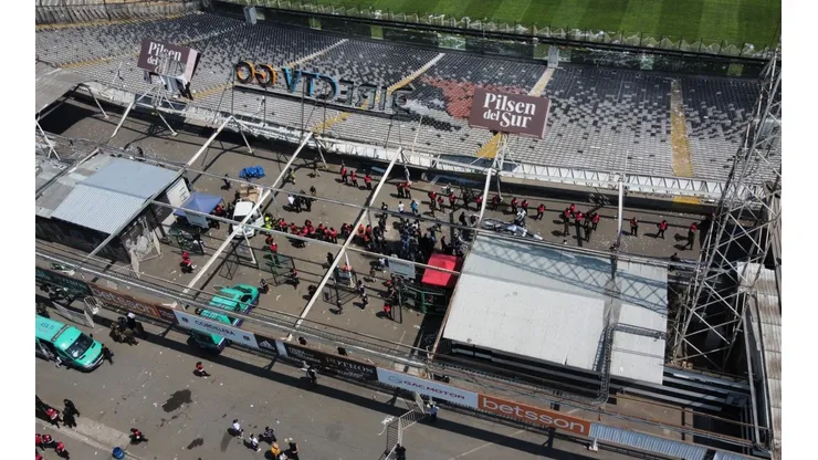 “Los que no lo entienden que no vayan más al estadio, no embarren la cancha, no los queremos”.