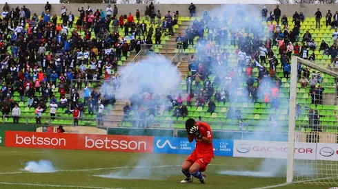 Rival de Colo Colo se involucra en serios incidentes y la suspensión del partido.