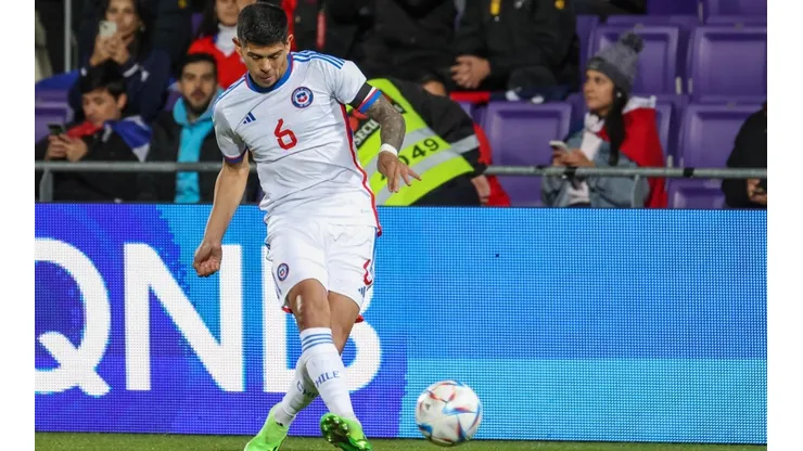 Esteban Pavez jugó el partido completo ante Qatar