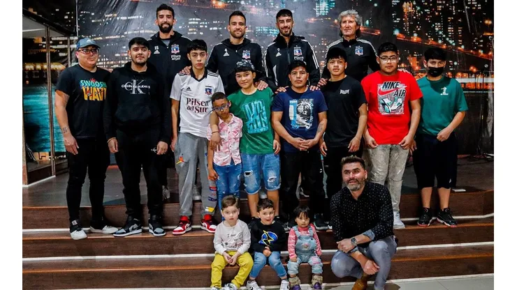 Niños de La Legua fueron invitados al clásico por jugadores de Colo Colo.