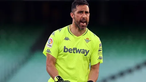 Claudio Bravo no piensa en salir del Betis