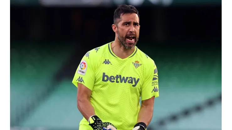 Claudio Bravo no piensa en salir del Betis