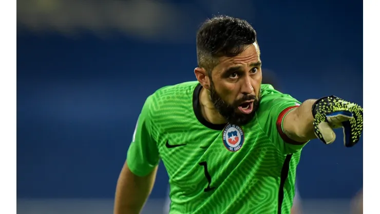 Claudio Bravo no fue llamado por Eduardo Berizzo y no estará con la Selección Chilena