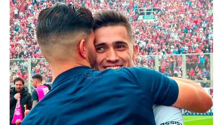 Se volvieron a ver: Solari se saluda con Blandi después de coincidir en Colo Colo.