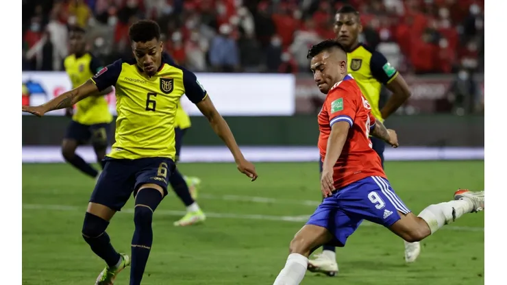 Prensa ecuatoriana barre el piso con Chile tras sentencia de la FIFA.