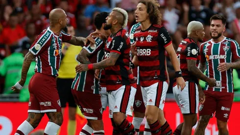 Vidal guerrea con todo en un clásico caliente, pero no evita la caída del Flamengo.