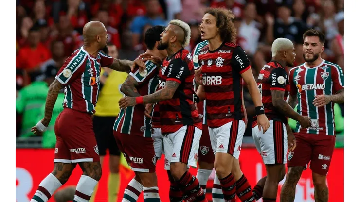 Vidal guerrea con todo en un clásico caliente, pero no evita la caída del Flamengo.