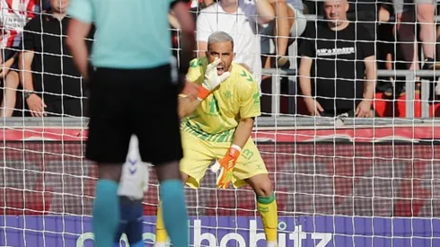 Claudio Bravo asoma como titular en Europa League