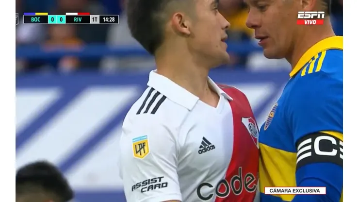Solari no se le achica a Rojo en tenso cruce durante el River vs Boca.