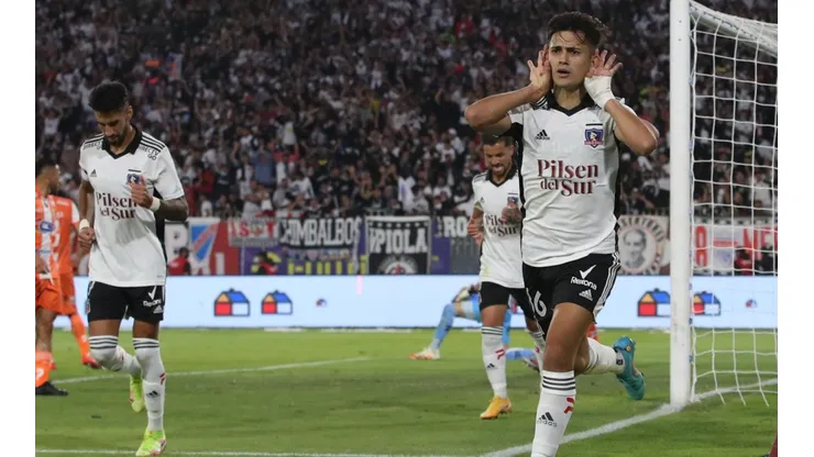Valdivia sube al columpio a Villanueva con broma recordando a Solari.