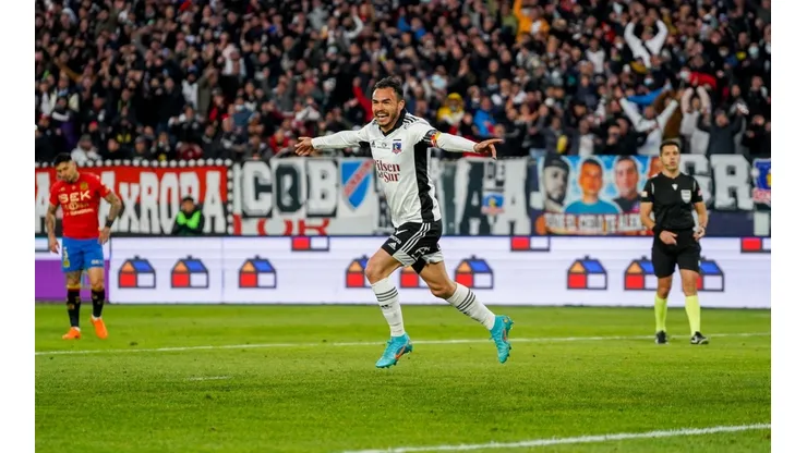 Colo Colo saca a relucir toda su felicidad por posible continuidad de Suazo.