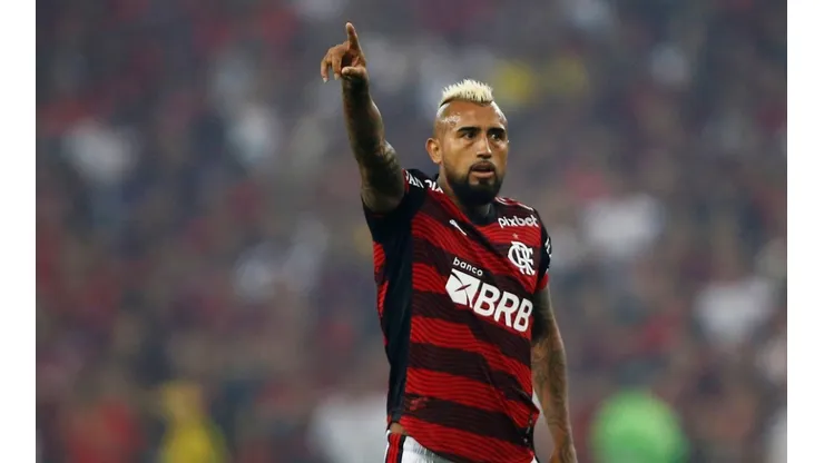 Arturo Vidal no pasa inadvertido ante los medios brasileños
