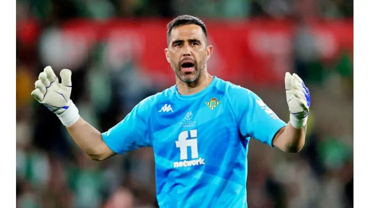 Claudio Bravo busca la titularidad en el Betis