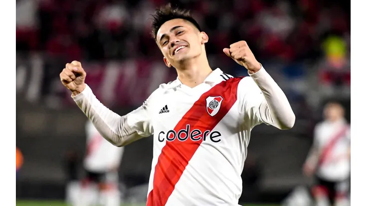 Hincha de Colo Colo enrostra números de Solari y los compara con exfutbolista chileno.