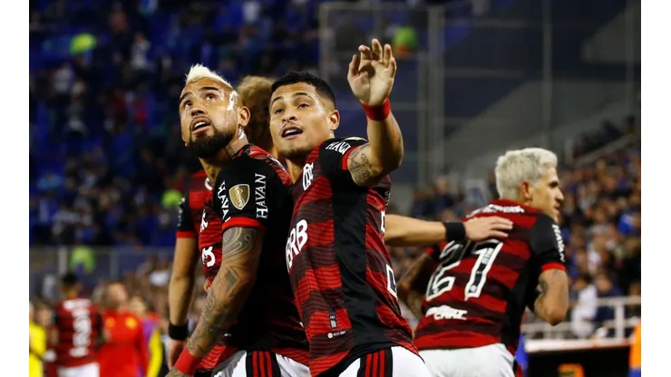 Flamengo y Arturo Vidal pierden terreno en el Brasileirao