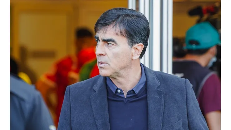 El viaje de Gustavo Quinteros no gustó en Rodrigo Herrera