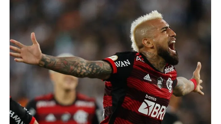 Arturo Vidal es el héroe en Flamengo