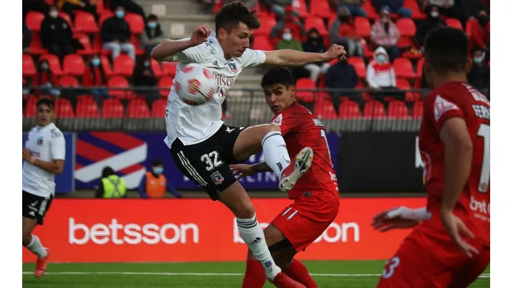 Colo Colo goleó a Unión La Calera en la primera rueda