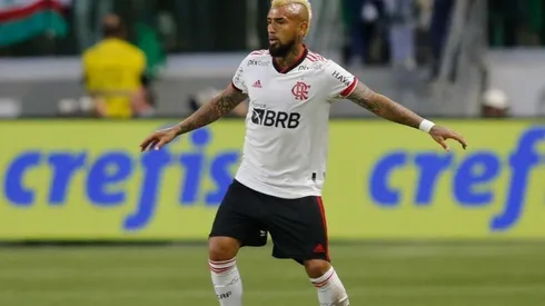 Arturo Vidal busca agarrar camiseta de titular en Flamengo
