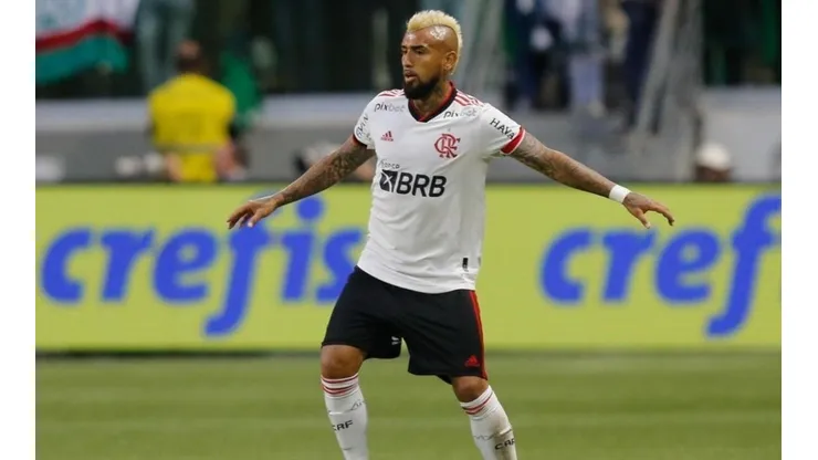 Arturo Vidal busca agarrar camiseta de titular en Flamengo