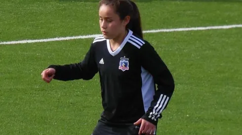 Catalina Muñoz con la camiseta de Colo Colo