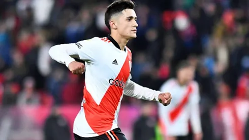 Pablo Solari posó con la nueva camiseta de River Plate.