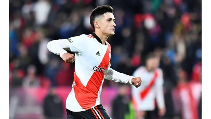 Pablo Solari posó con la nueva camiseta de River Plate.