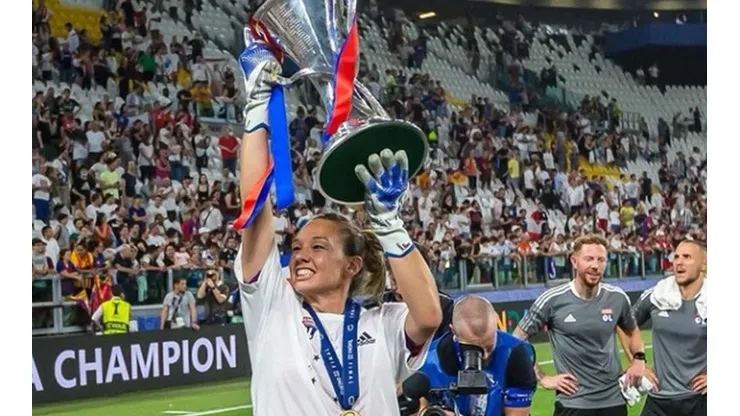 Christiane Endler es nominada al Balón de Oro femenino.