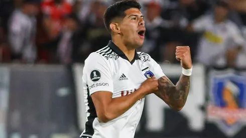 Pavez pudo dar con el niño y le regalará en el Monumental su camiseta.