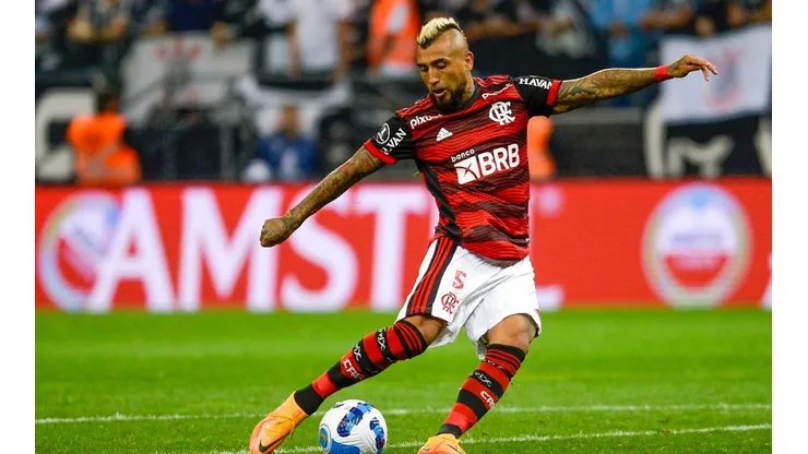 Arturo Vidal busca agarrar camiseta de titular en el Flamengo