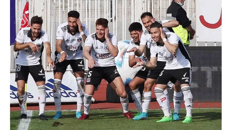 El notable festejo del Cacique sobre la U en el gol de Leo Gil.
