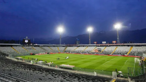 Colo Colo prepara una millonaria inversión para mejorar la cancha del Estadio Monumental.