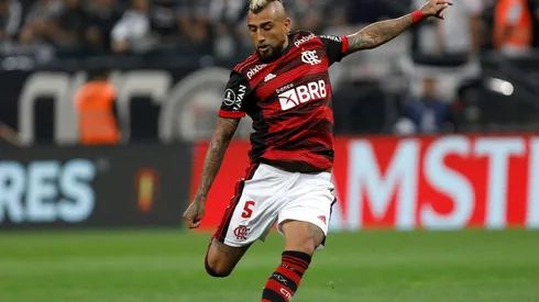 Arturo Vidal vio acción en el 2-0 de Flamengo sobre Corinthians.