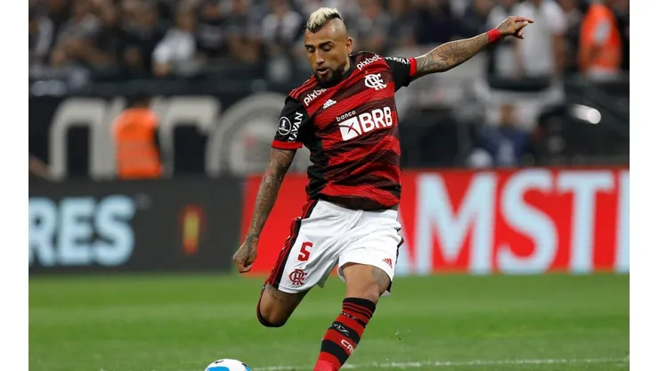 Arturo Vidal vio acción en el 2-0 de Flamengo sobre Corinthians.