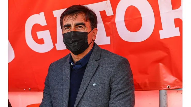 Gustavo Quinteros analiza su futuro y avisa que la prioridad la tiene Colo Colo