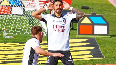 Lucero y Gil celebran el primer gol del Gato en el Superclásico