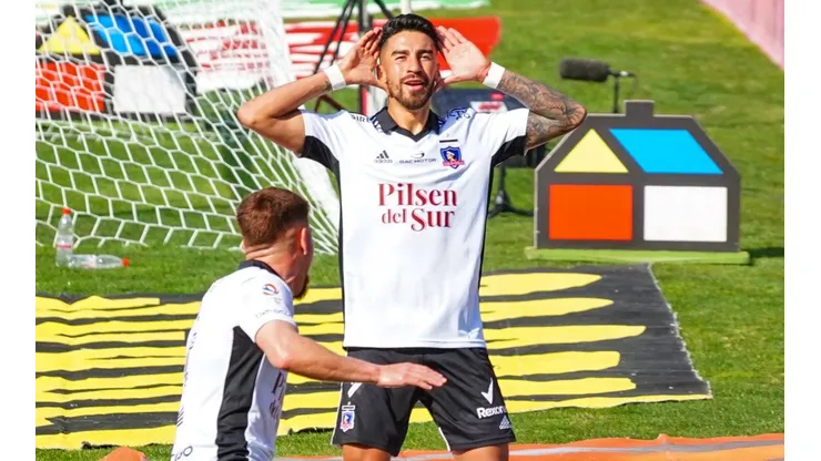 Lucero y Gil celebran el primer gol del Gato en el Superclásico