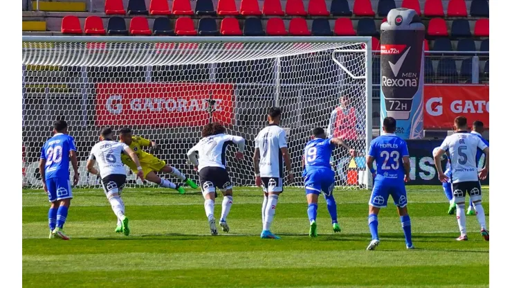 La U falló un penal en el inicio del Superclásico.