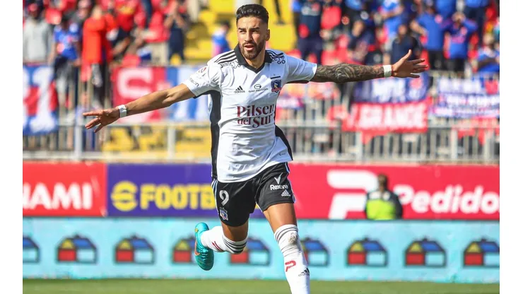 Juan Martín Lucero pone el 1 a 0 ante Universidad de Chile.