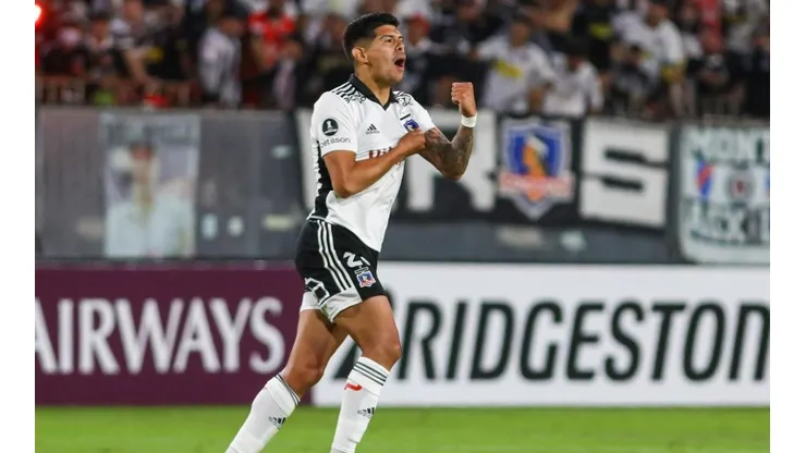 Esteban Pavez jugando por Colo Colo