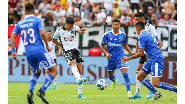 Colo Colo y Universidad de Chile jugando el Superclásico el primer semestre