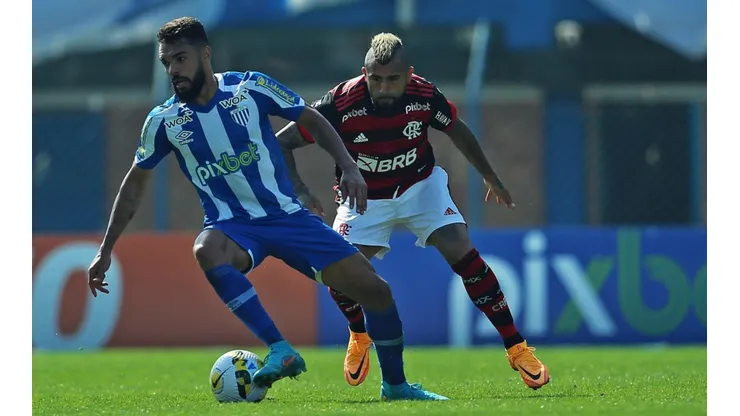 Vidal tuvo un buen debut en el fútbol brasileño.
