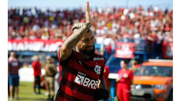 Arturo Vidal debutó con el Flamengo en victoria ante el Avaí