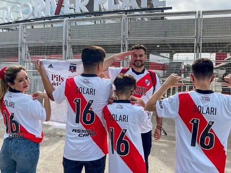 Hinchas de Colo Colo llegan al estadio de River para comprar la camiseta de Solari