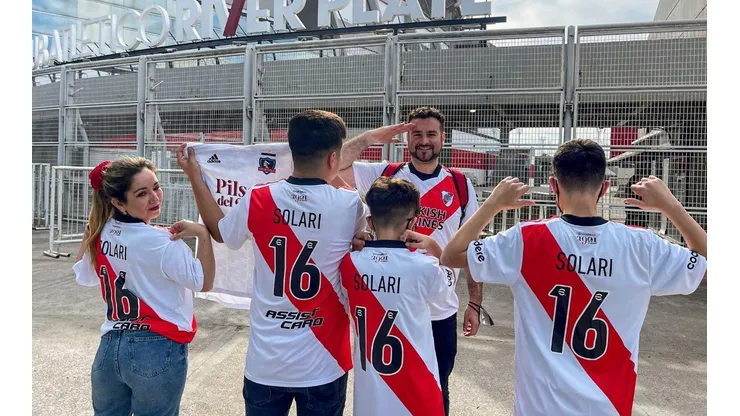 Hinchas del Cacique llegaron al Monumental de Núñez para comprar la camiseta de Pablo Solari.